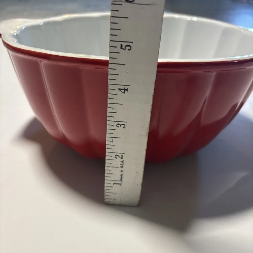 Mrs. Fields Premium Bakeware Red  Enamel Fluted Bundt Pan EUC